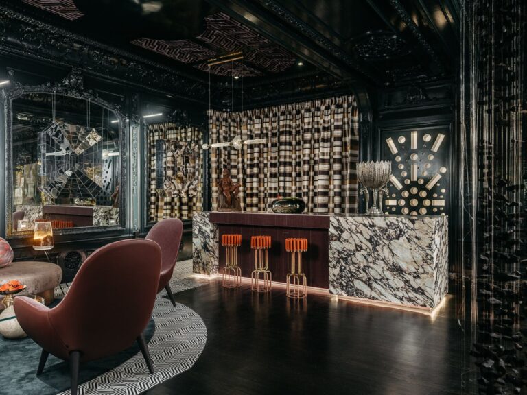 Designer: Applegate Tran Interiors | Builder: Larkspur Builders | Photographer: Christopher Stark | Material: Calacatta Viola Marble