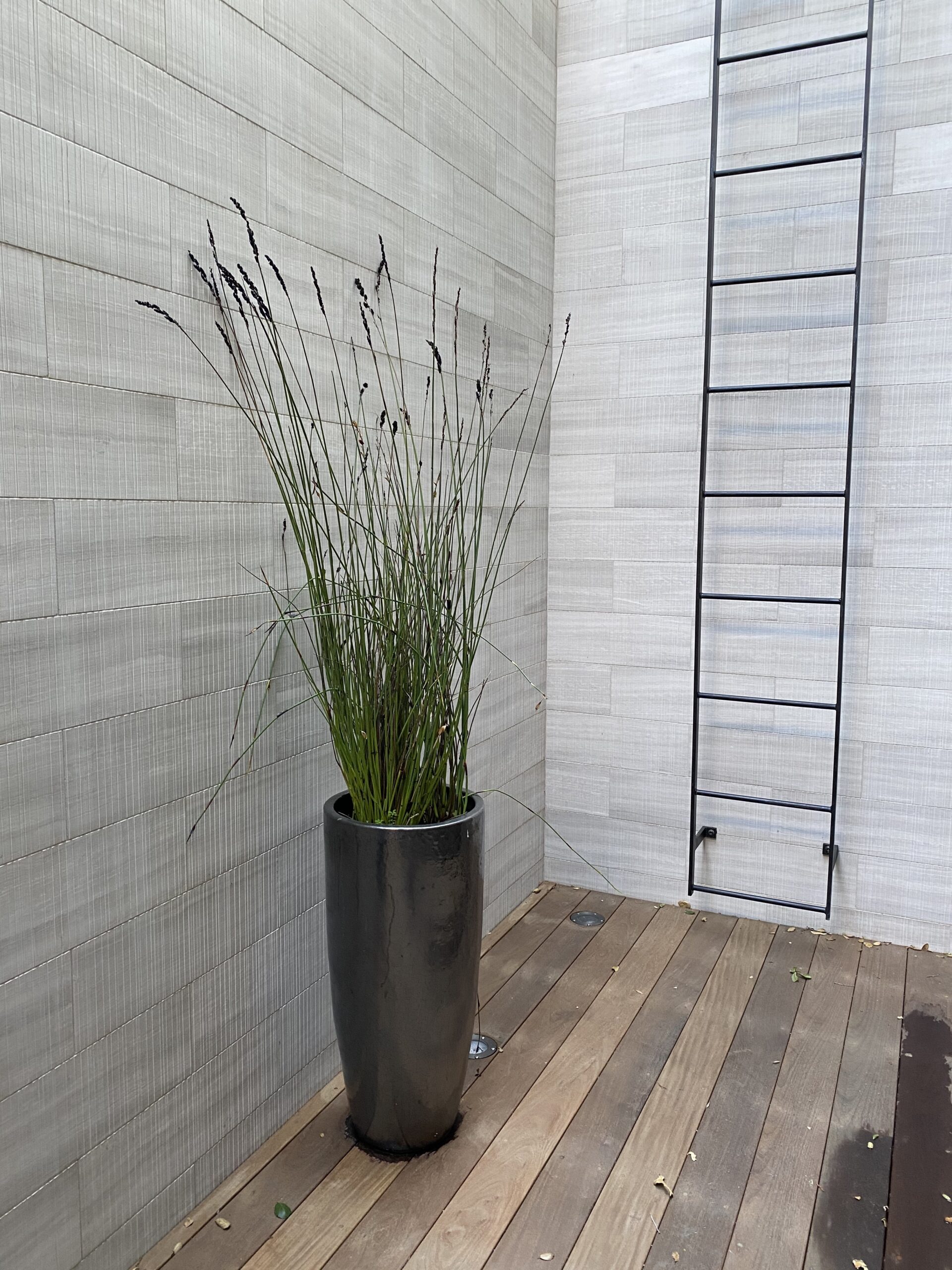 Designer: Lamb Partners | Material: Acero