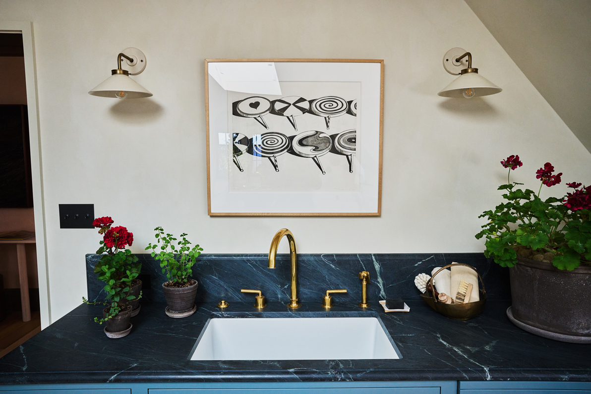 Designer: Chantal Lamberto | Photographer: Paul Dyer | Materials: Soapstone 3CM Black Honed Slab