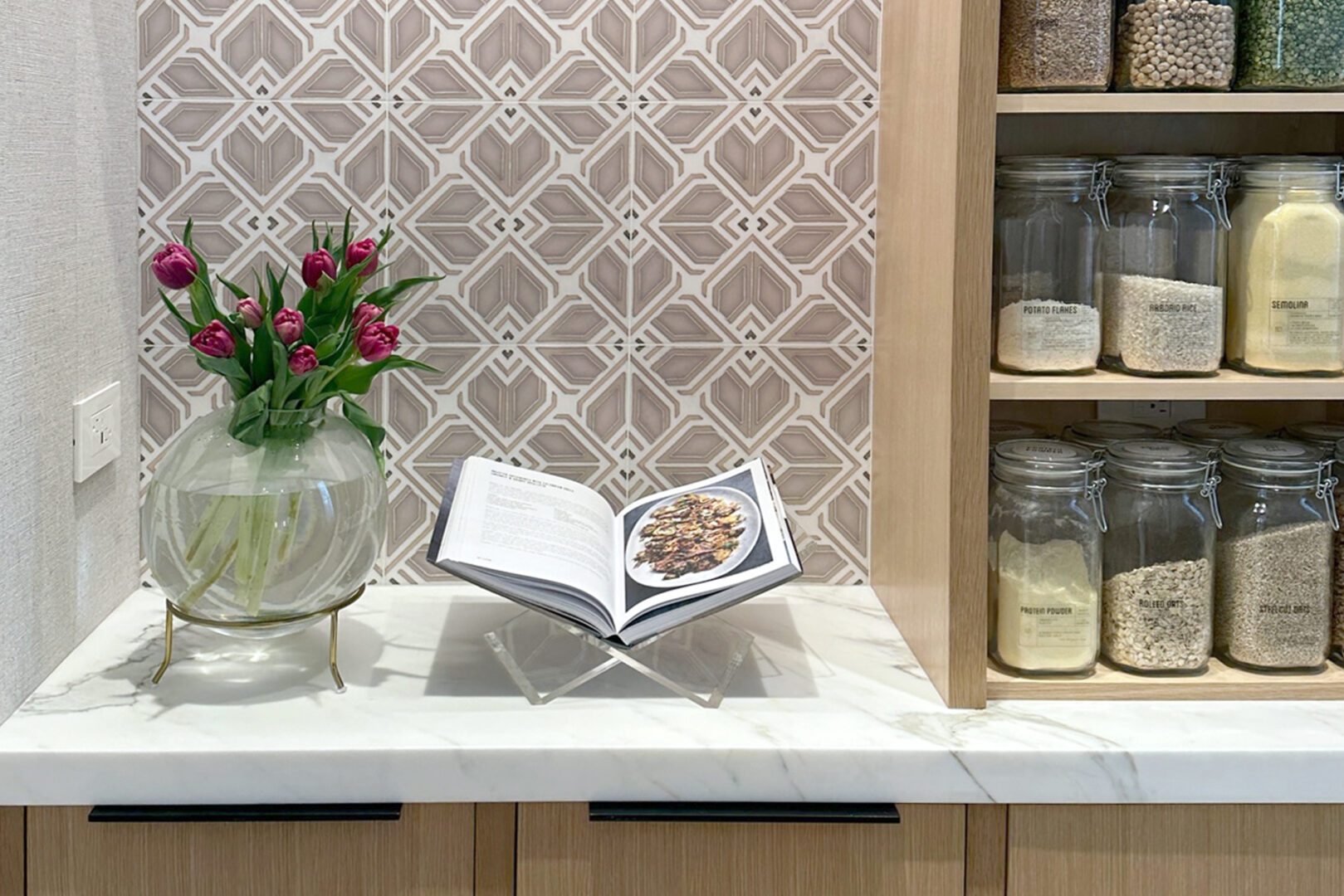 Lauren Berry Interior Design | Tile: Stone Impressions Avery Grande in Latte | Photo by Bess Friday Slab