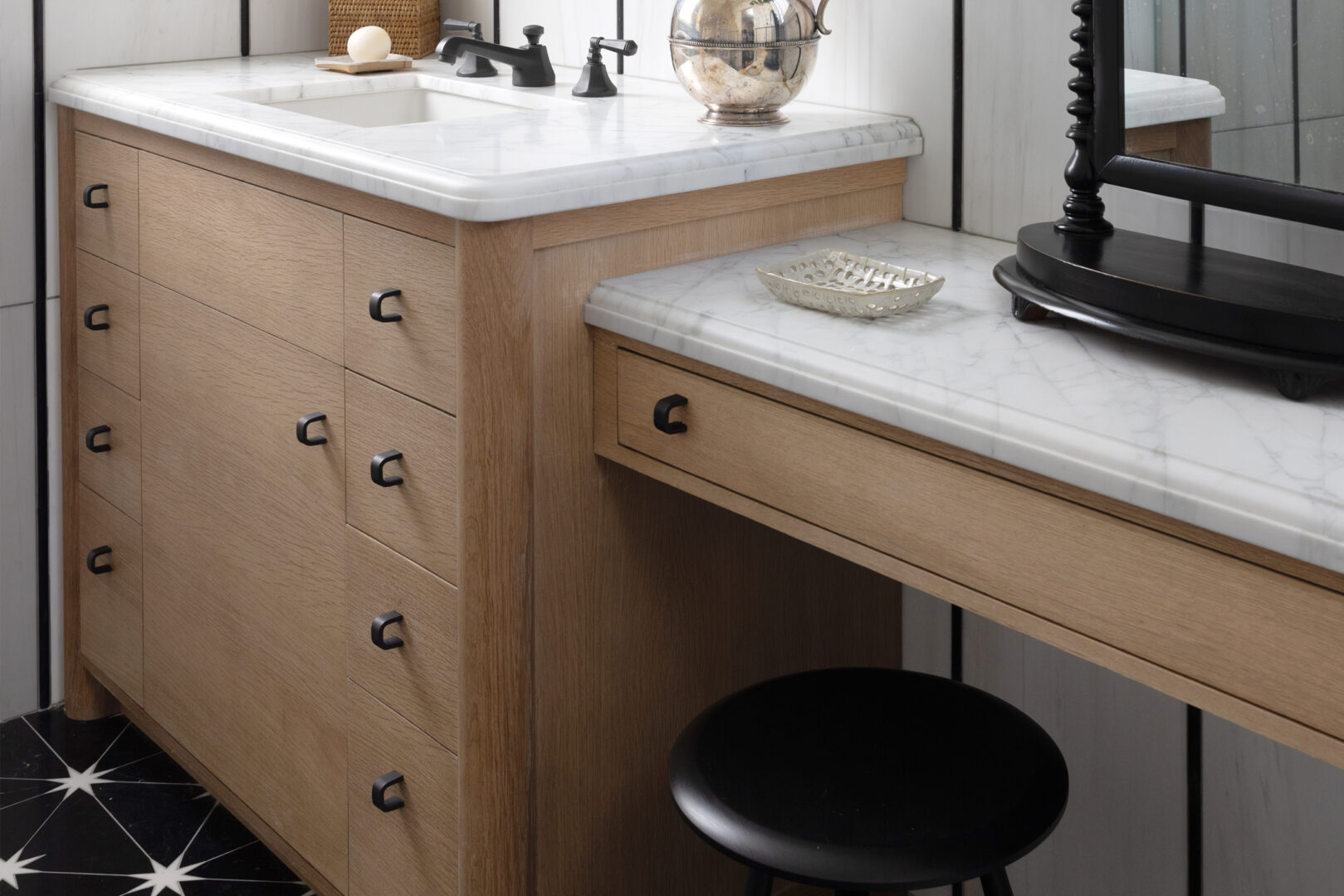 Chantal Lamberto Interior Design | Calacatta Spider Honed Marble (Vanity Top) | Orion Mosaic in Nero Marquina Honed + Dolomite Polished (Floor) | Photo by Bess Friday Slab