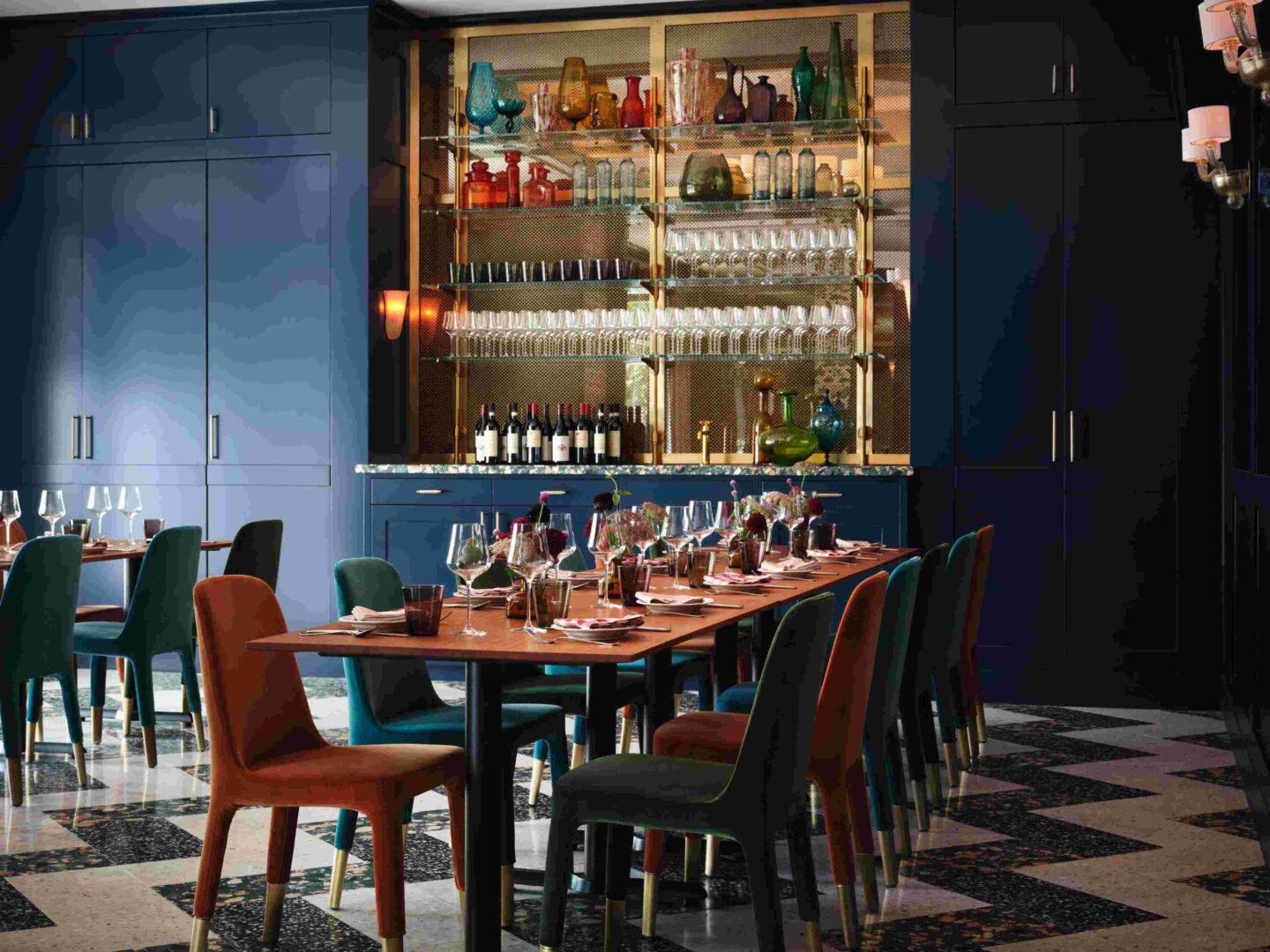 Photographer: Douglas Friedman • Designer: De La Cruz Interior Design • Architect: Stanton Architecture Slab