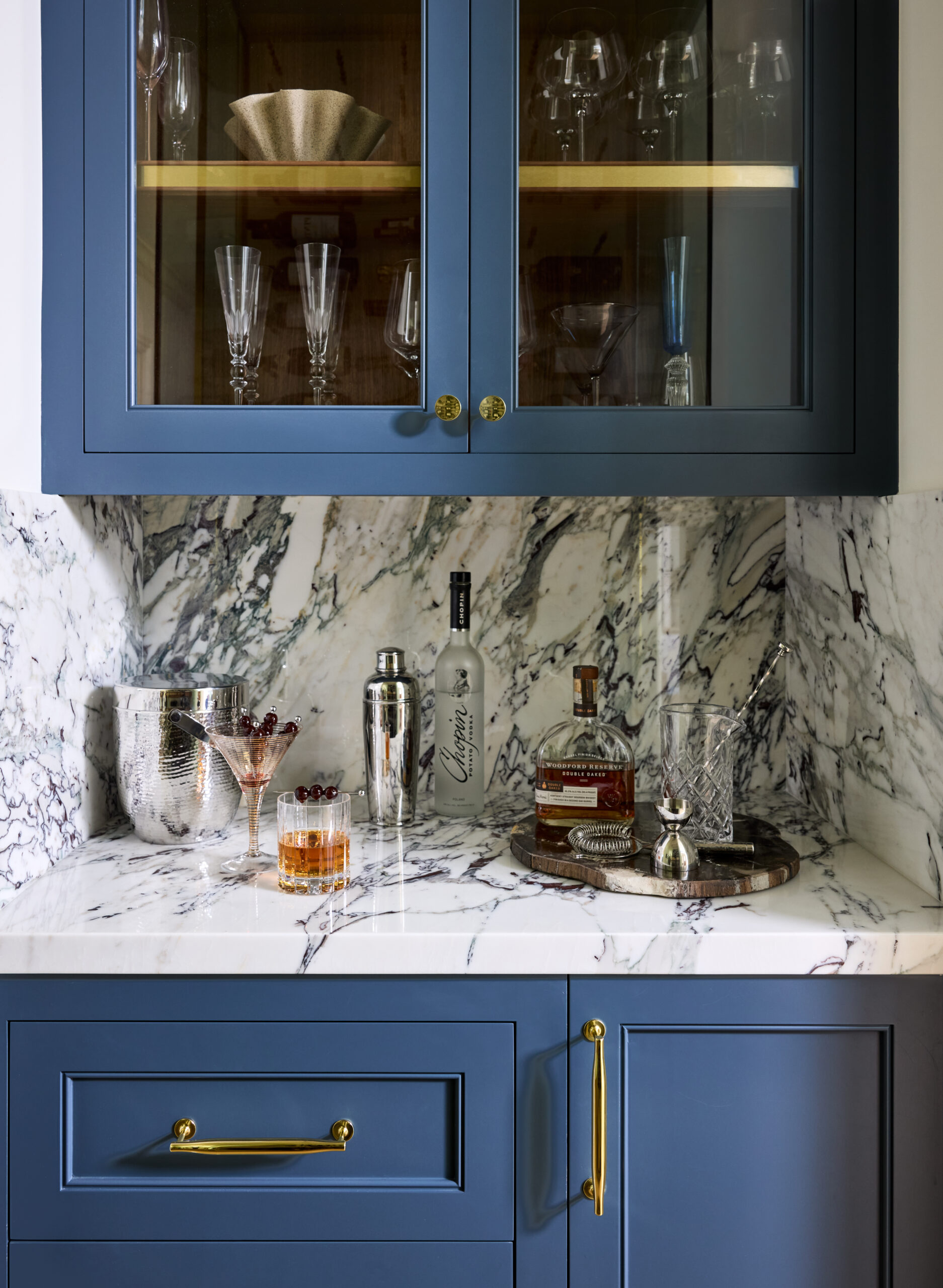 Designer: Matador Studio | Photographer: John Merkl | Contractor: D.R.S. Stairs and Construction | Material: Breccia Capraia Marble