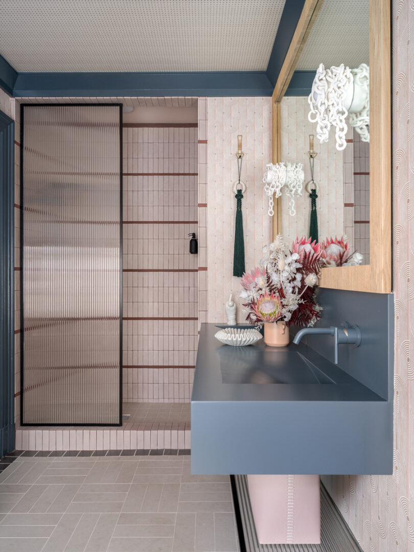 Designer: Nash Design Group | Photographer: Christopher Stark | Material: Como Taupe Sandblasted & Brushed Slab