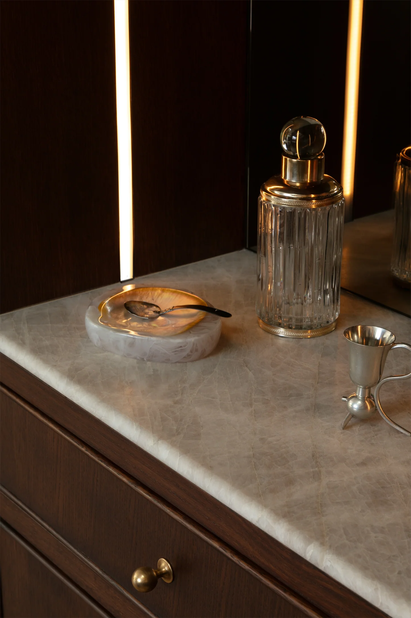 Designer: MEM Interiors | Material: Taj Mahal Leathered