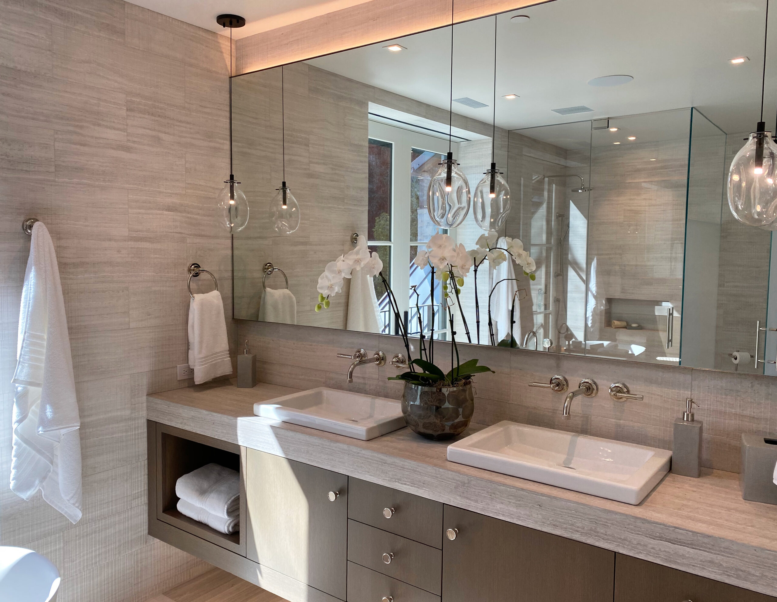 Designer: Lamb Partners | Material: Acero