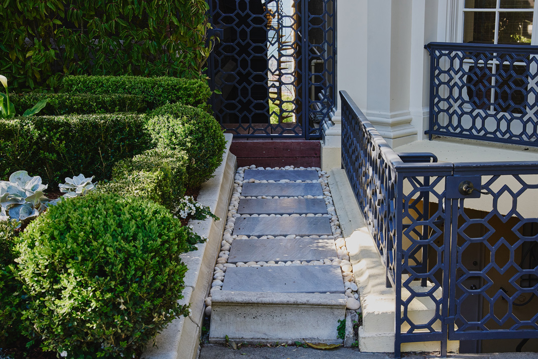 Designer: Martinelli Design | Photographer: Vincent Gotti & Joshua Schottstaedt | Material: Rimini Limestone Sandwashed Pavers Slab