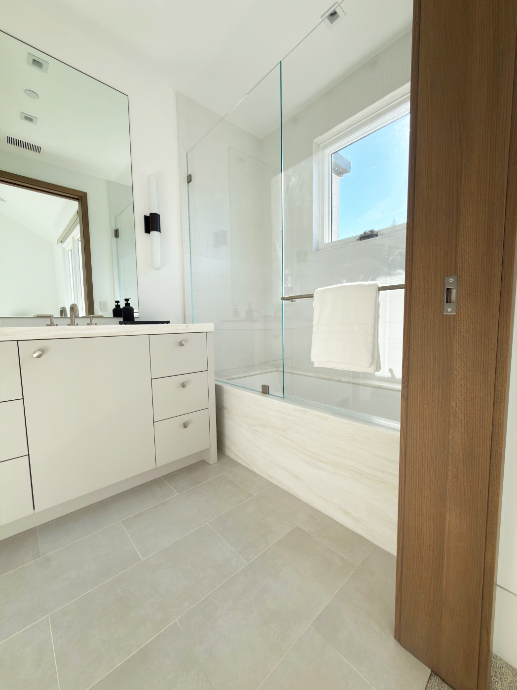 Architect, Designer & Builder: PPG | Material: Calacatta Cremo