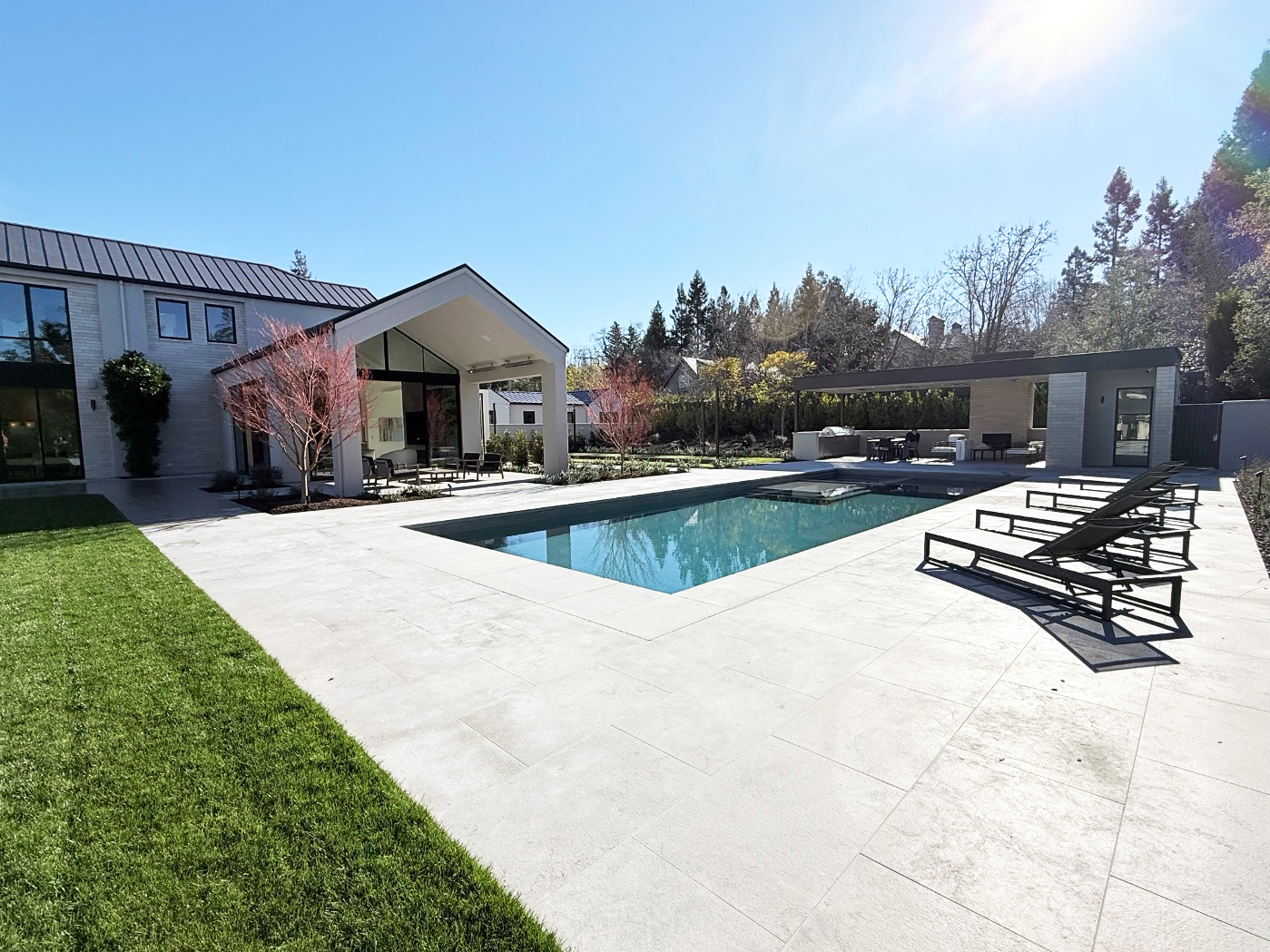 Architect, Designer & Builder: PPG | Material: Seville Flamed & Brushed Slab