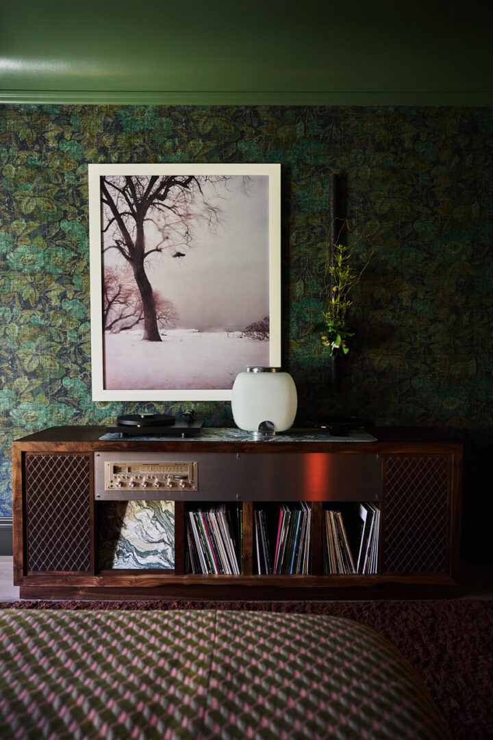 Designer: Aubrey Maxwell | Photographer: John Merkl | Material: Cippolino Verde Slab