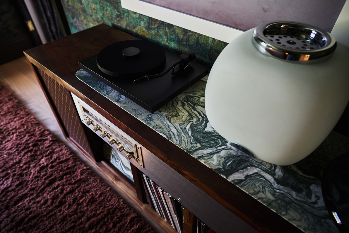 Designer: Aubrey Maxwell | Photographer: John Merkl | Material: Cippolino Verde Slab