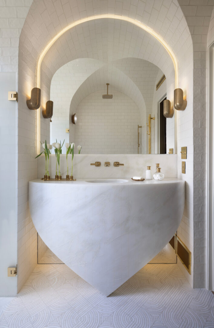Designer: Marsh & Clark | Photographer: Paul Dyer | Materials: Dana Mosaic, Silk Tavella Pergamena & Calacatta Namibia Slab