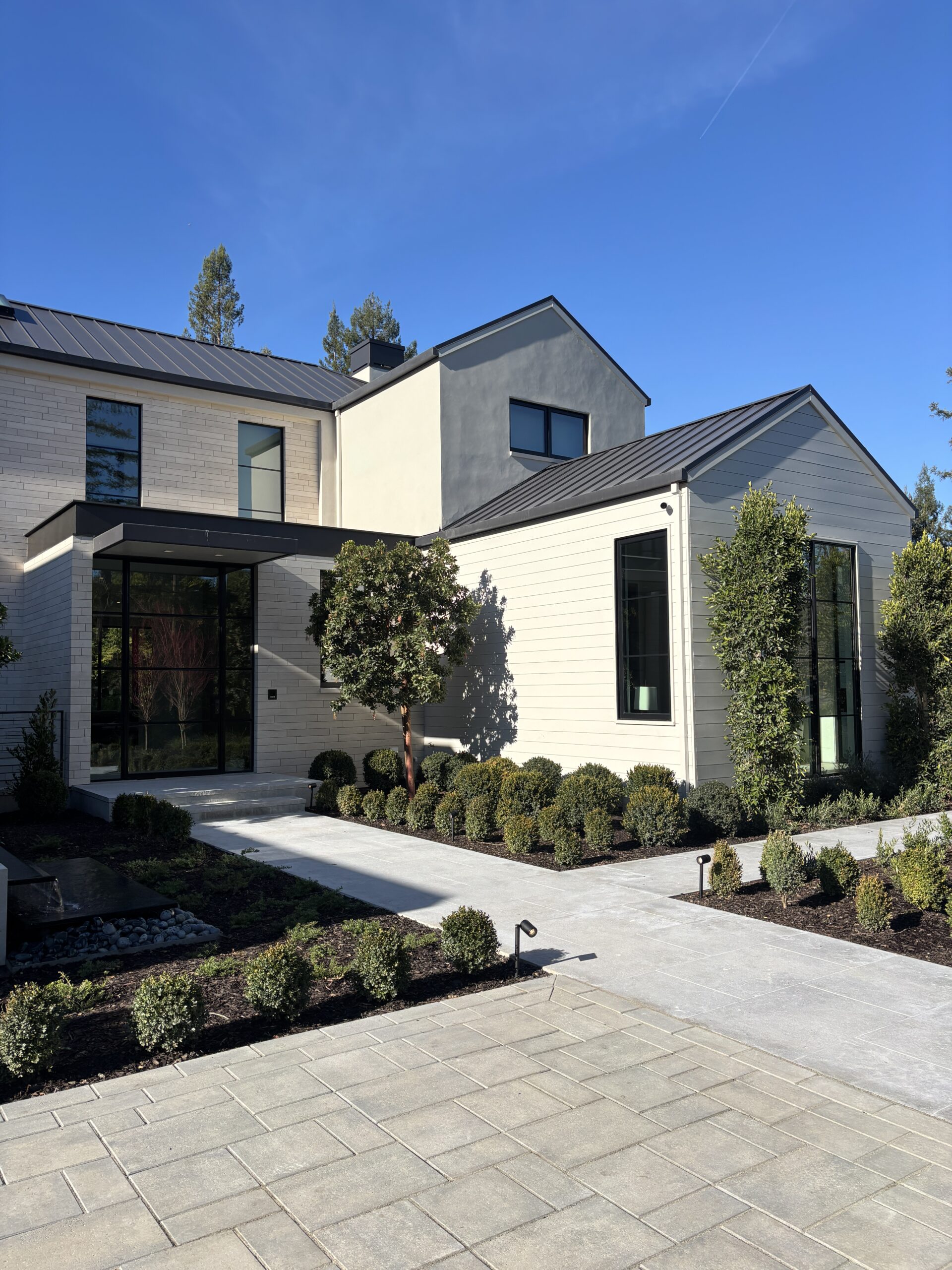 Architect, Designer & Builder: PPG | Materials: Seville Flamed & Brushed (pavers), Moca Cream Honed (cladding)