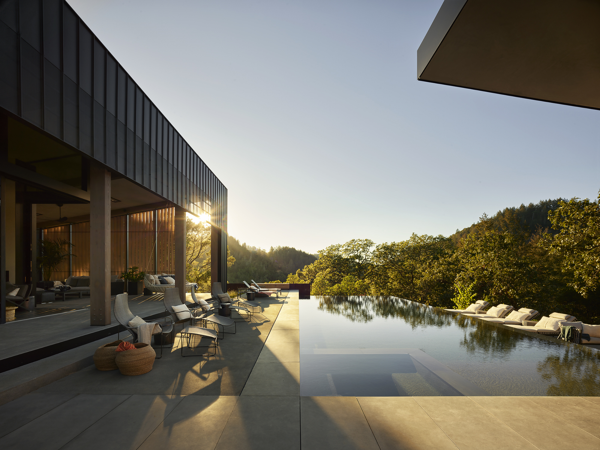 Architect, Designer & Builder: PPG | Photographer: R. Brad Knipstein Photography | Material: Taj Mahal