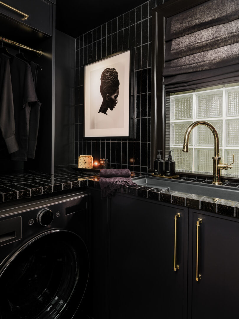 Designer: Fernando Castellanos | Photographer: Christopher Stark | Materials: Standard Glazed Brick Color Caviar Slab