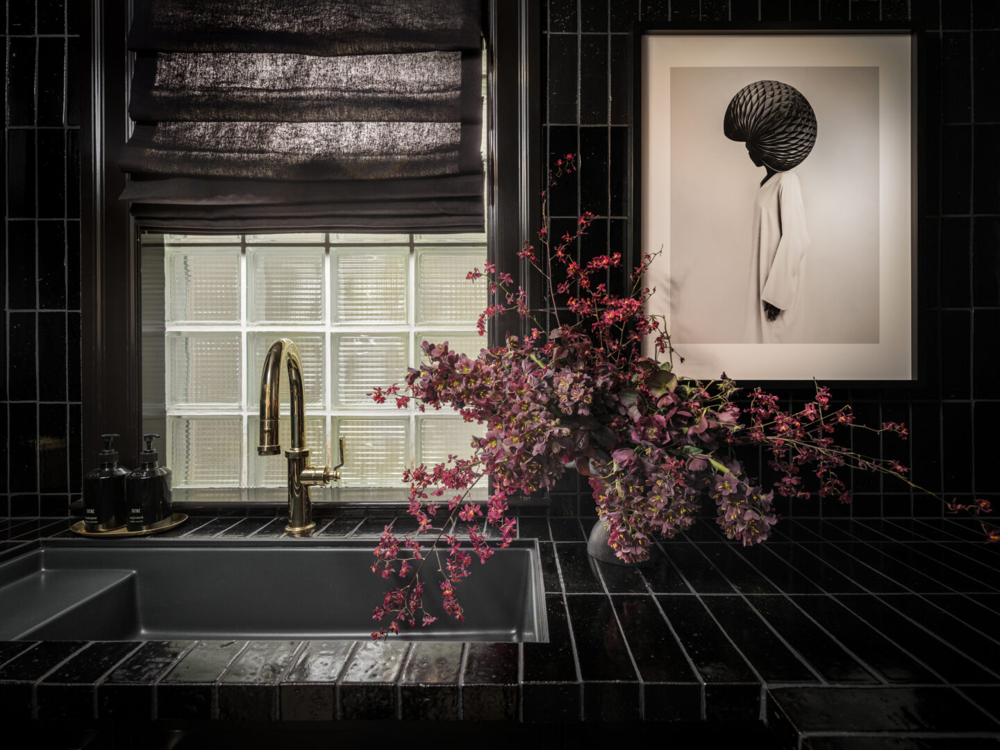 Designer: Fernando Castellanos | Photographer: Christopher Stark | Materials: Standard Glazed Brick Color Caviar Slab