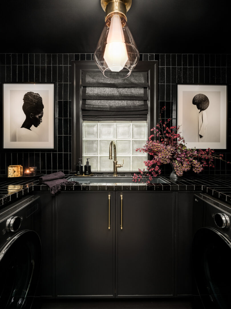 Designer: Fernando Castellanos | Photographer: Christopher Stark | Materials: Standard Glazed Brick Color Caviar Slab