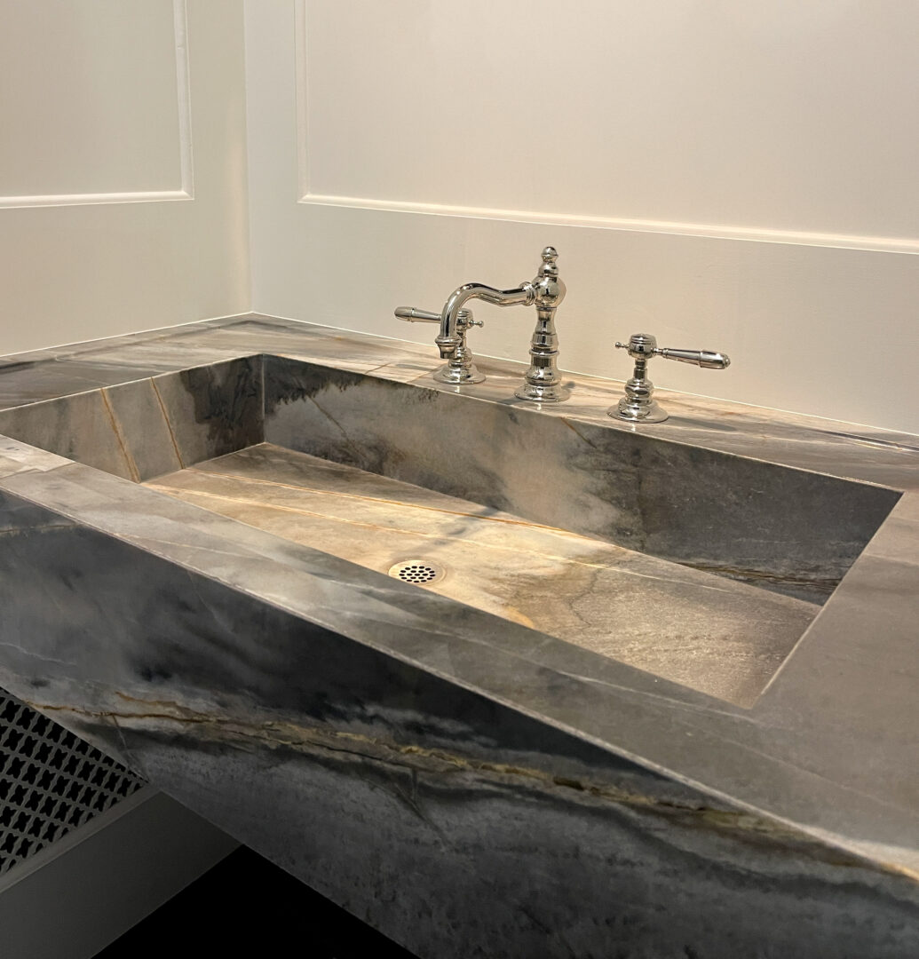 Designer: ABD Studio • Architect: Ken Linsteadt Architects • Builder: Upscale Construction • Materials: Quartzite Slab Slab