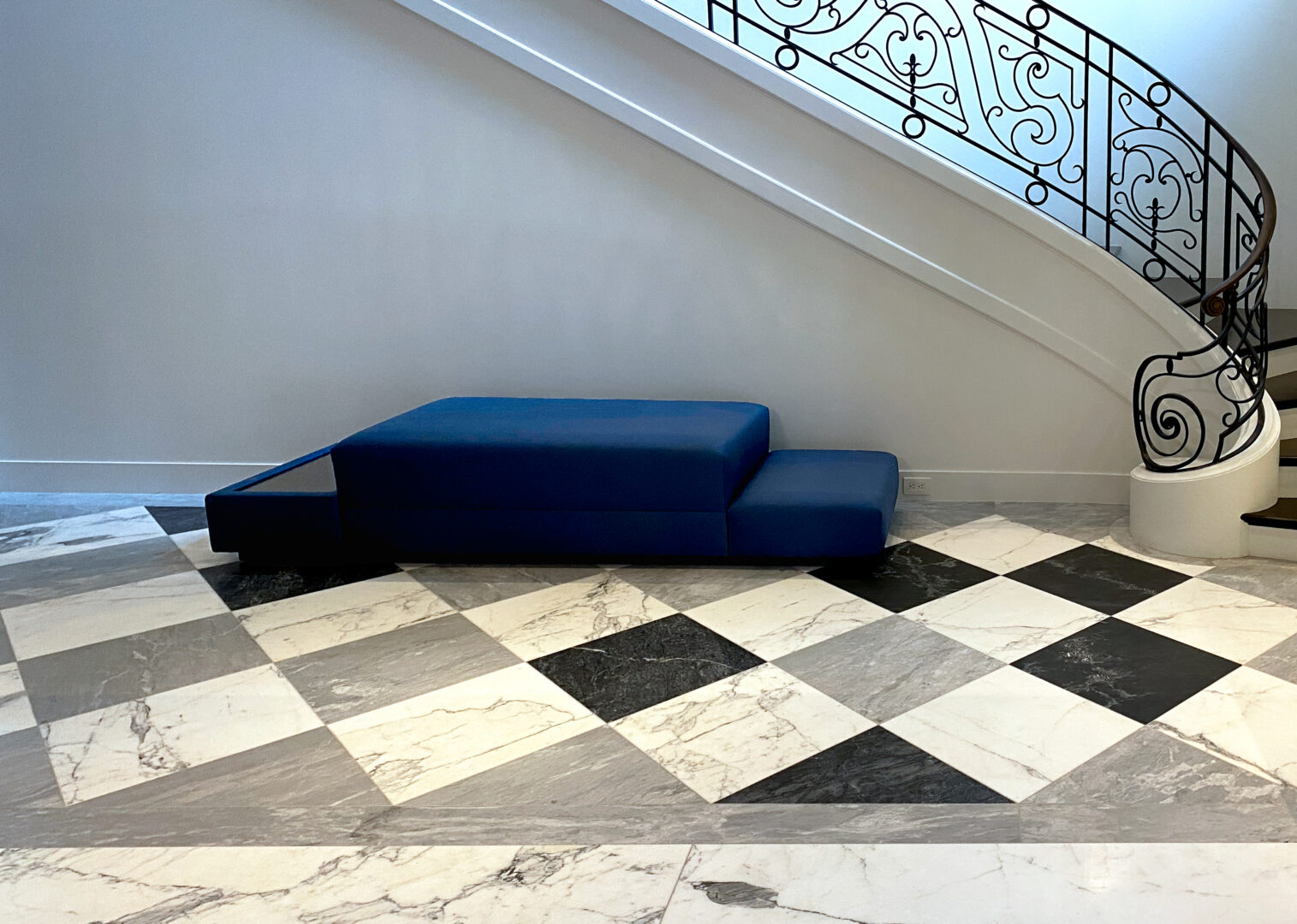 Designer: ABD Studio • Architect: Ken Linsteadt Architects • Builder: Upscale Construction • Materials: Calacatta Oro, Bardiglio, Nero Marquina Slab