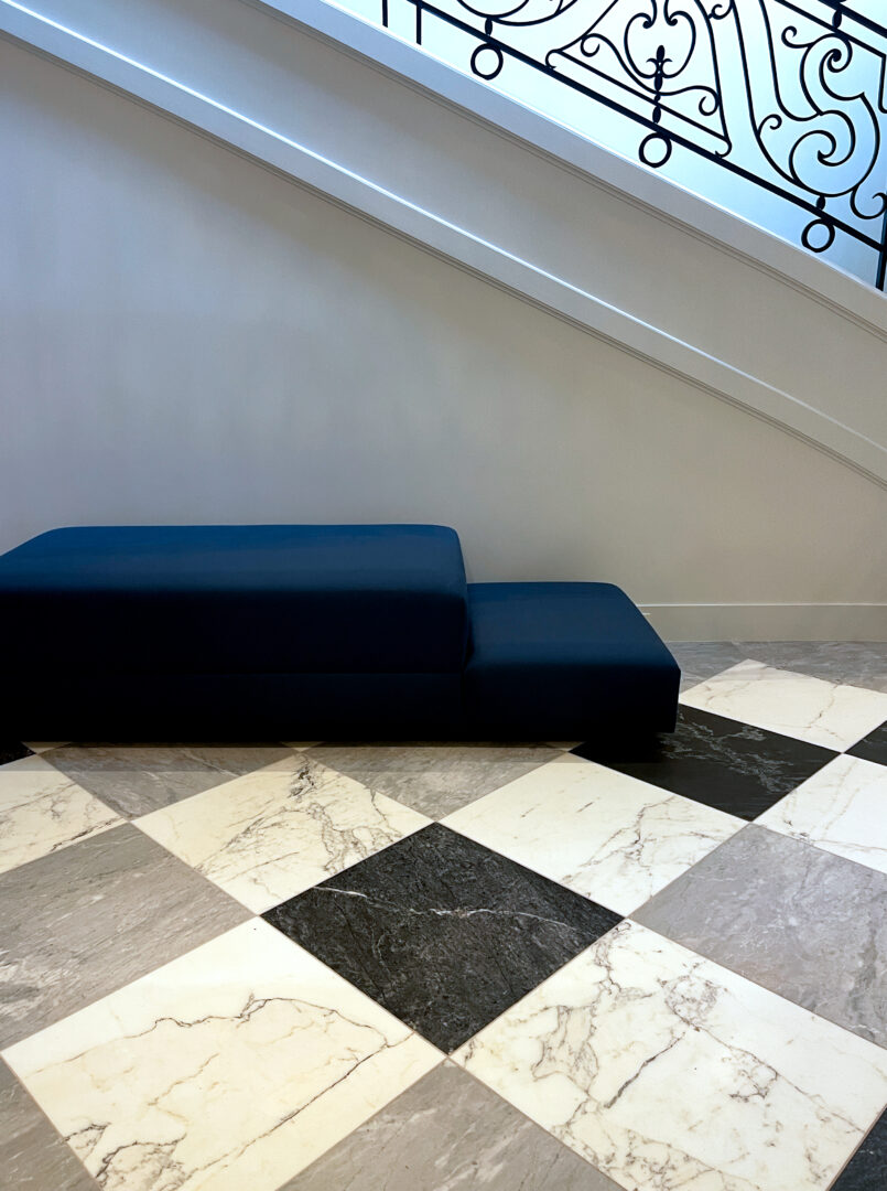 Designer: ABD Studio • Architect: Ken Linsteadt Architects • Builder: Upscale Construction • Materials: Calacatta Oro, Bardiglio, Nero Marquina Slab