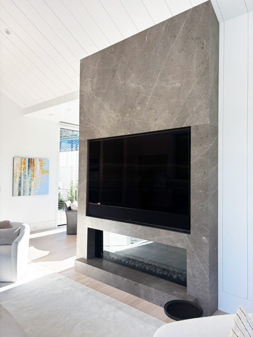 Architect, Designer & Builder: PPG | Material: Grigio Perla Slab