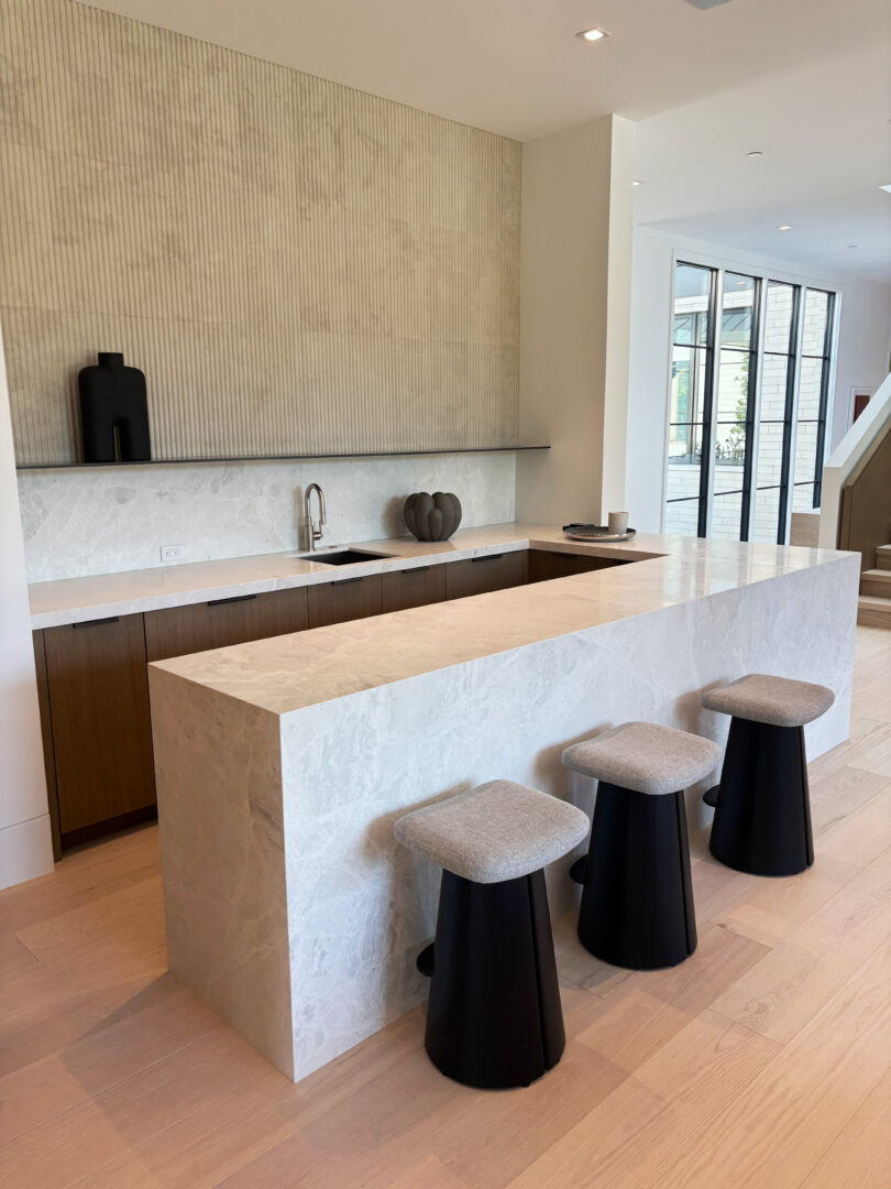 Architect, Designer & Builder: PPG | Materials: Dama Bianca & Creme Du Provence Fluted Tile Slab