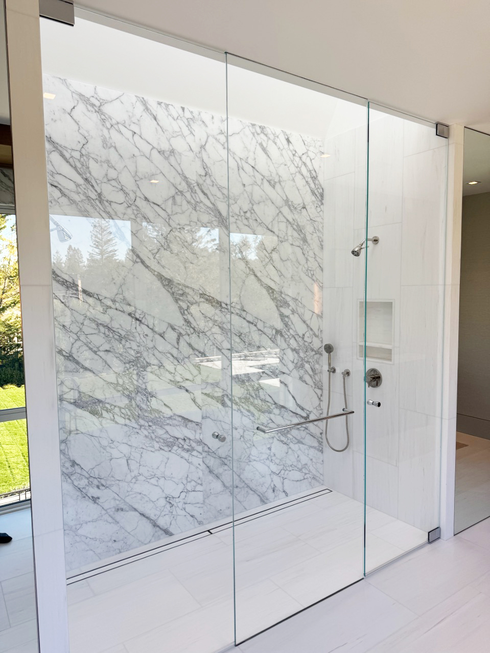 Architect, Designer & Builder: PPG | Material: Calacatta Vagli