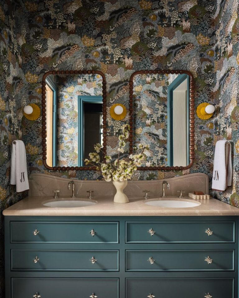 Designer: Jeffrey Neve Interior Design | Photographer: R. Brad Knipstein | Contractor: Murphy McKenna Construction | Materials: Venezia Warm White Thassos Tumbled Mosaic by Dulcet Tile, Corinthian Beige Marble
