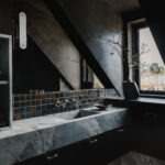 Designer: Studio Alexander | Photographer: Dane Deaner | Contractor: Cliff Point Construction | Materials: Ijen Blue Quartzite, McIntyre Essential Collection in Tenmoblue and Charcoal