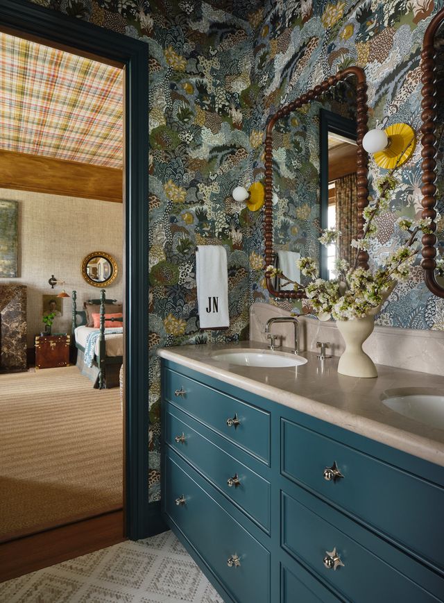 Designer: Jeffrey Neve Interior Design | Photographer: R. Brad Knipstein | Contractor: Murphy McKenna Construction | Materials: Venezia Warm White Thassos Tumbled Mosaic by Dulcet Tile (floor); Corinthian Beige Marble (countertop) Slab