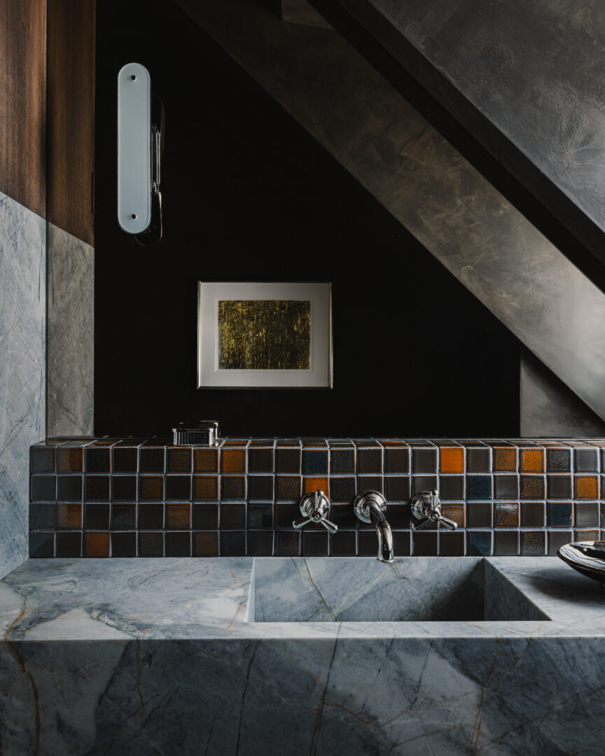 Designer: Studio Alexander | Photographer: Dane Deaner | Contractor: Cliff Point Construction | Materials: Ijen Blue Quartzite, McIntyre Essential Collection in Tenmoblue and Charcoal Slab