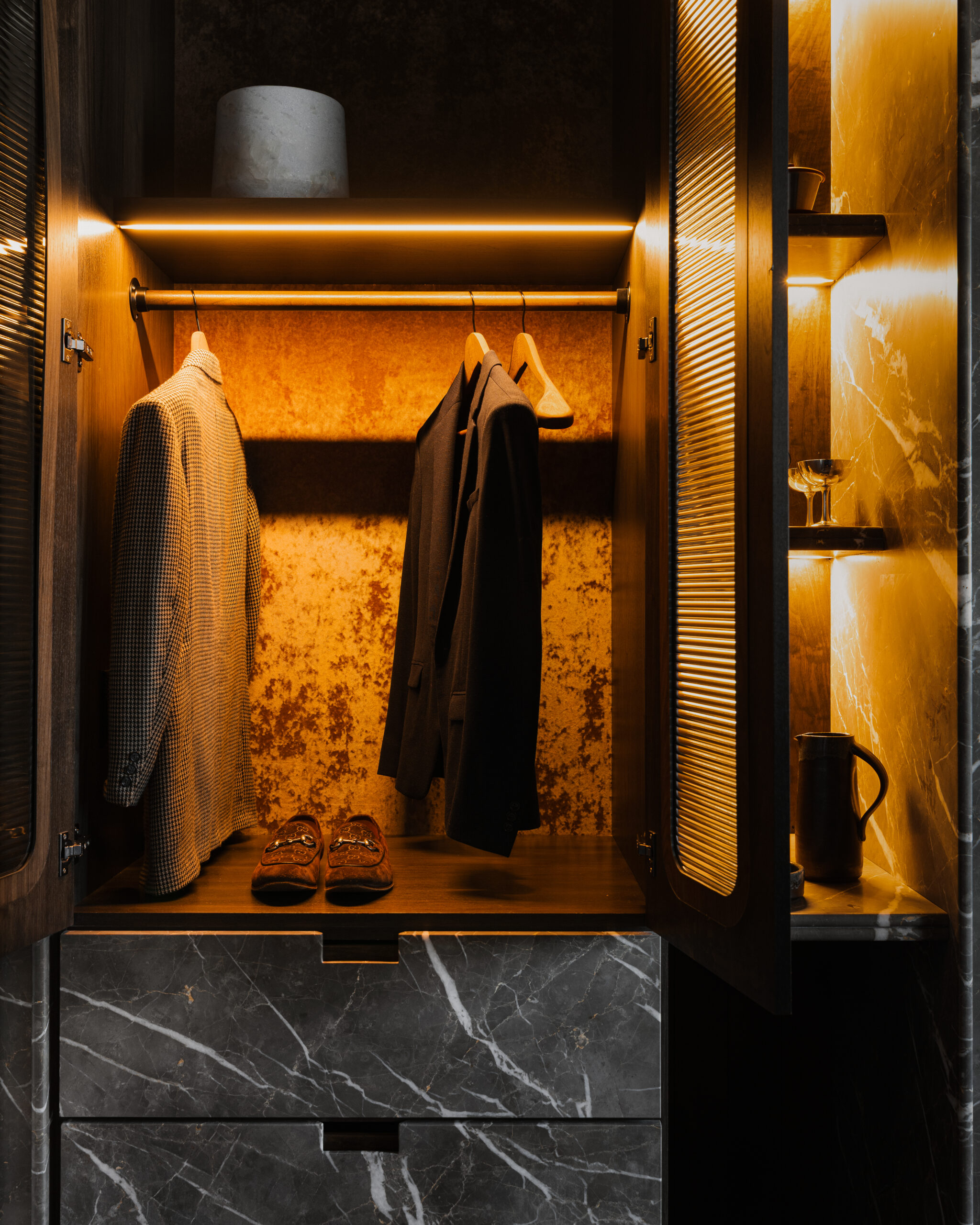 Designer: Studio Alexander | Photographer: Dane Deaner | Contractor: Cliff Point Construction | Material: Collemandina Marble