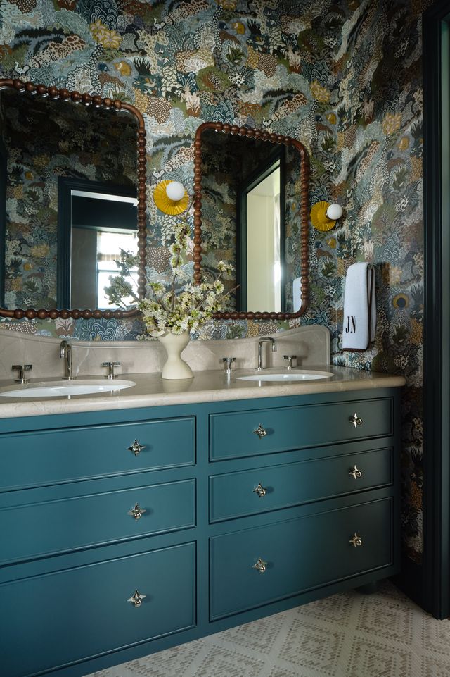 Designer: Jeffrey Neve Interior Design | Photographer: R. Brad Knipstein | Contractor: Murphy McKenna Construction | Materials: Venezia Warm White Thassos Tumbled Mosaic by Dulcet Tile (floor); Corinthian Beige Marble (countertop) Slab
