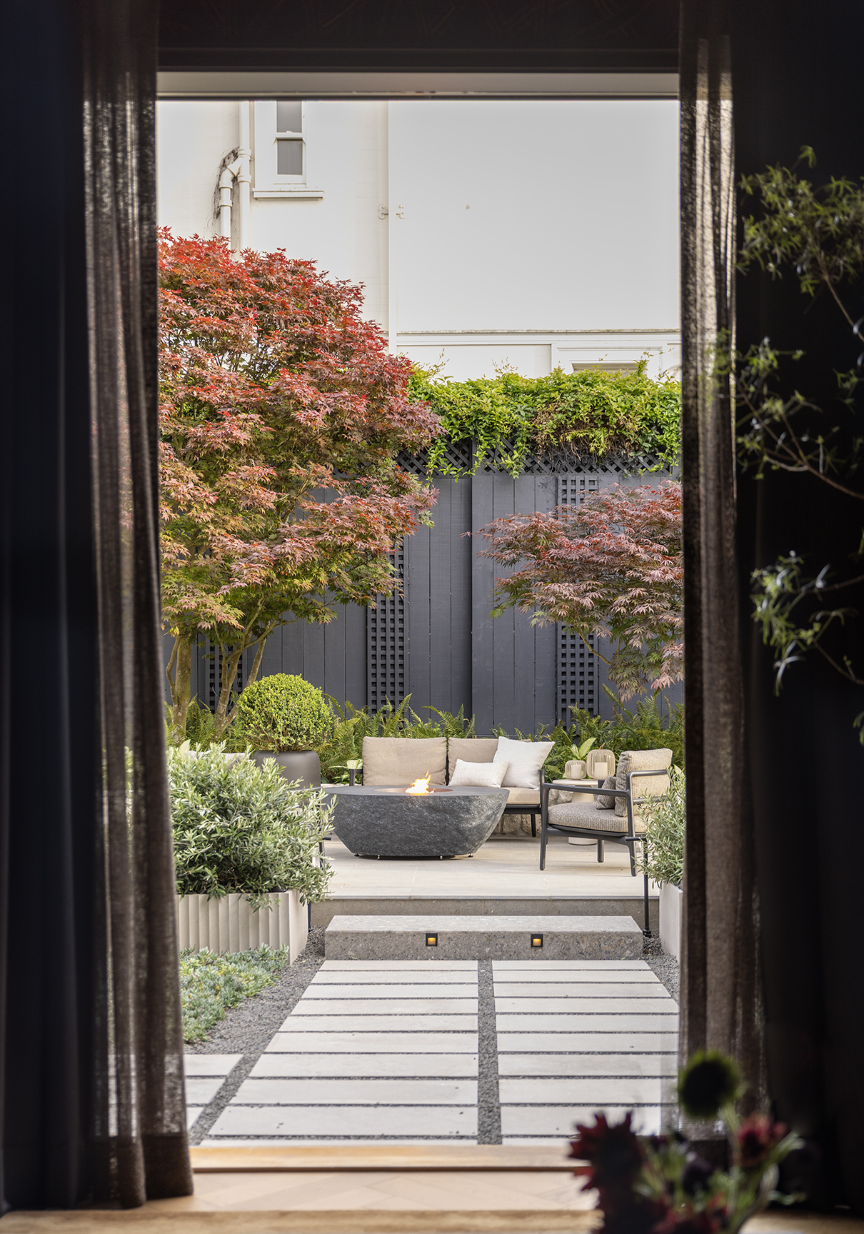 Designer: Martinelli Design | Photographer: Paul Dyer | Young and Burton | Materials: Ceppo Di Gre Limestone, Seville Limestone, Como Taupe Limestone, Indiana Limestone, Ivory & Silver Travertine Veneer