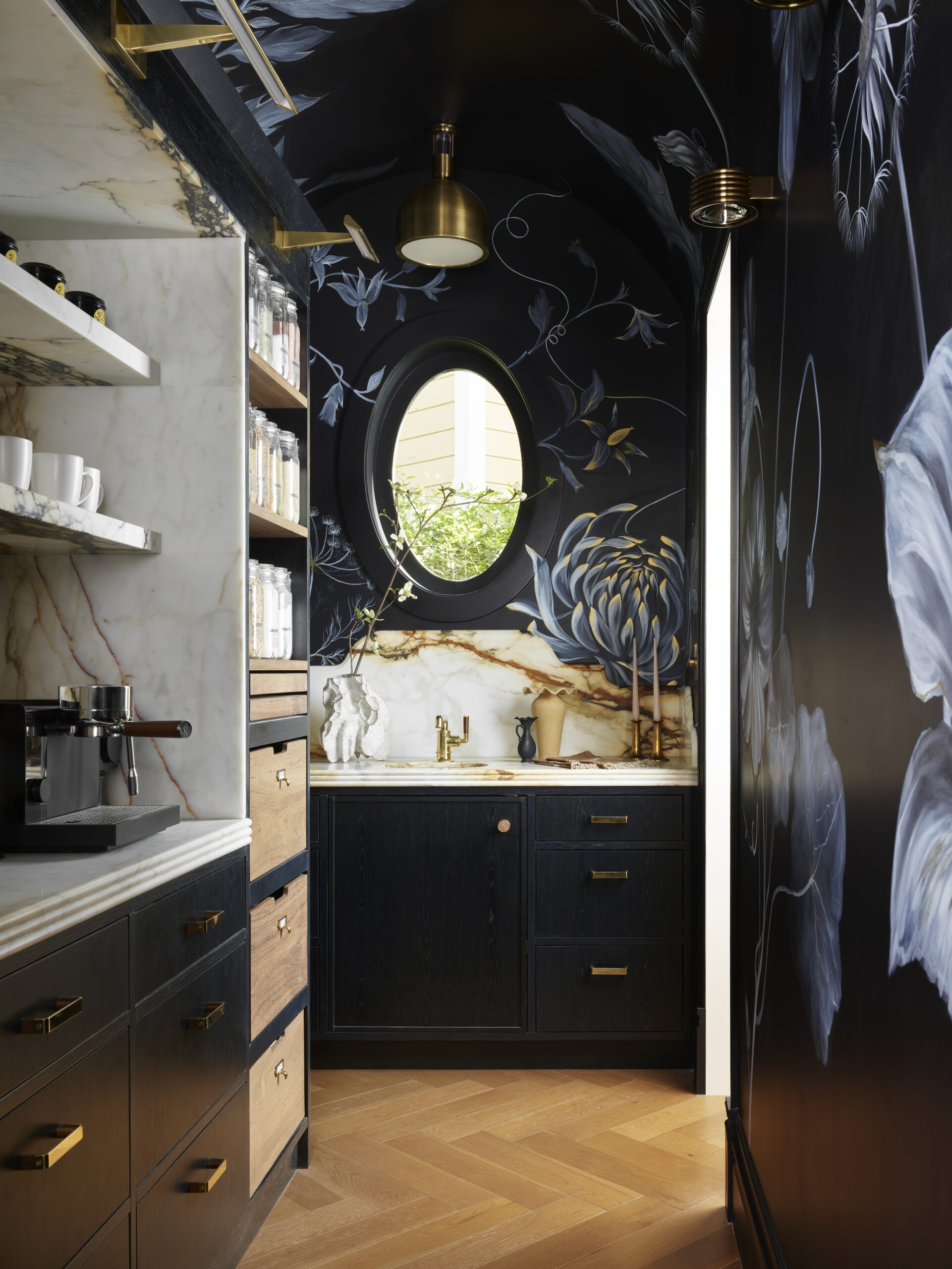 Designer: Tineke Triggs Interiors | Photographer: Jose Manuel Alorda | Contractor: Cook Construction | Material: Calacatta Paonazzo