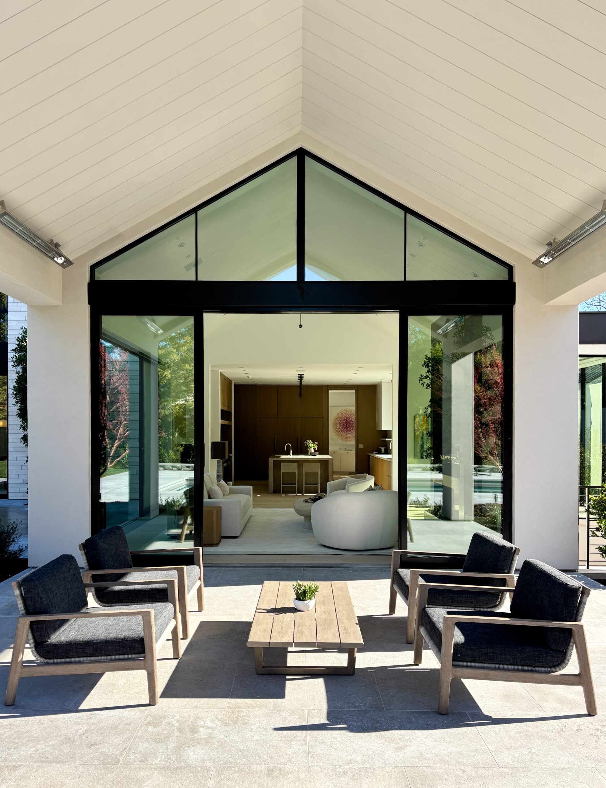 Architect, Designer & Builder: PPG | Photographer: R. Brad Knipstein Photography | Material: Taj Mahal
