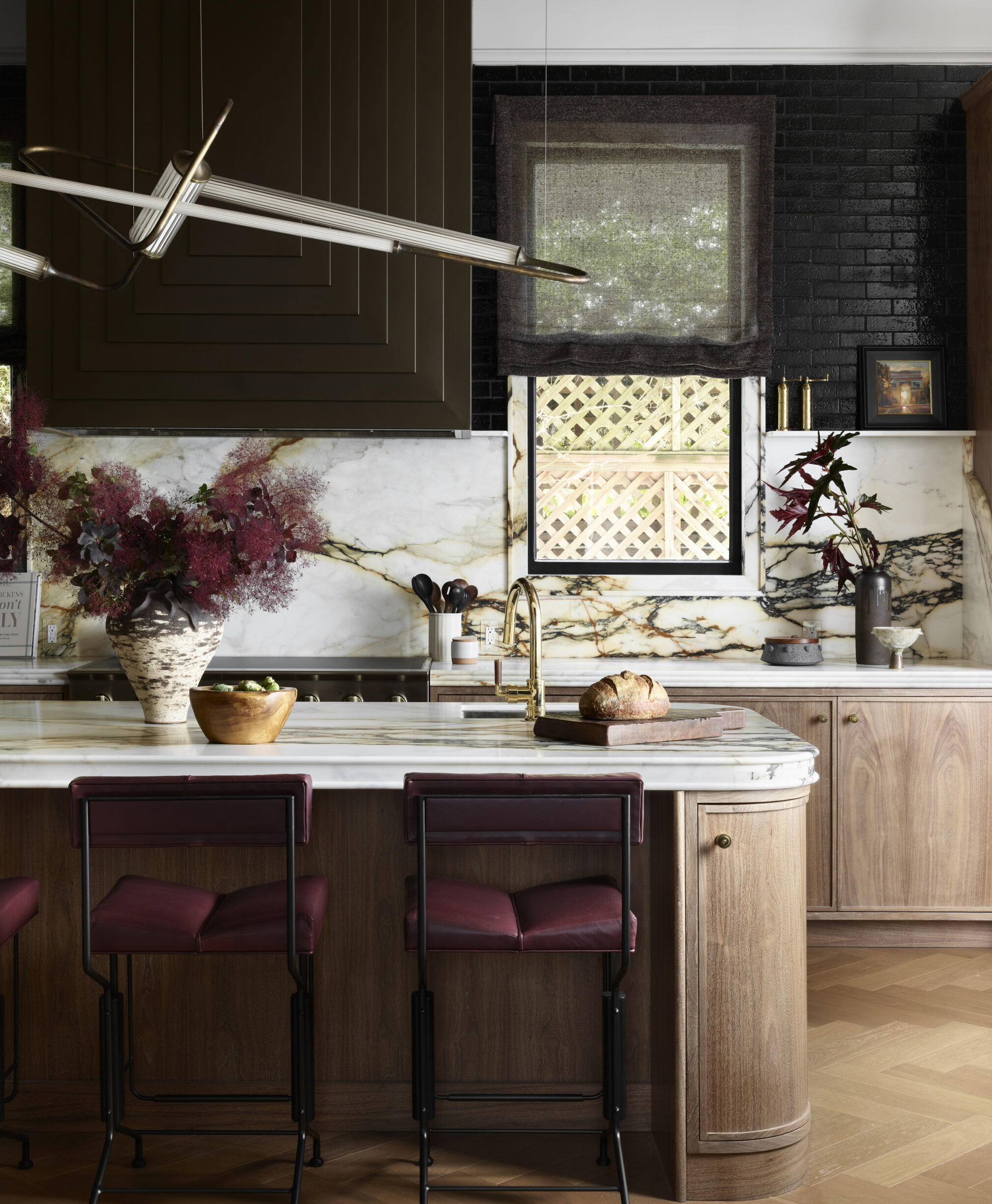 Architect, Designer & Builder: PPG | Photographer: R. Brad Knipstein Photography | Material: Taj Mahal