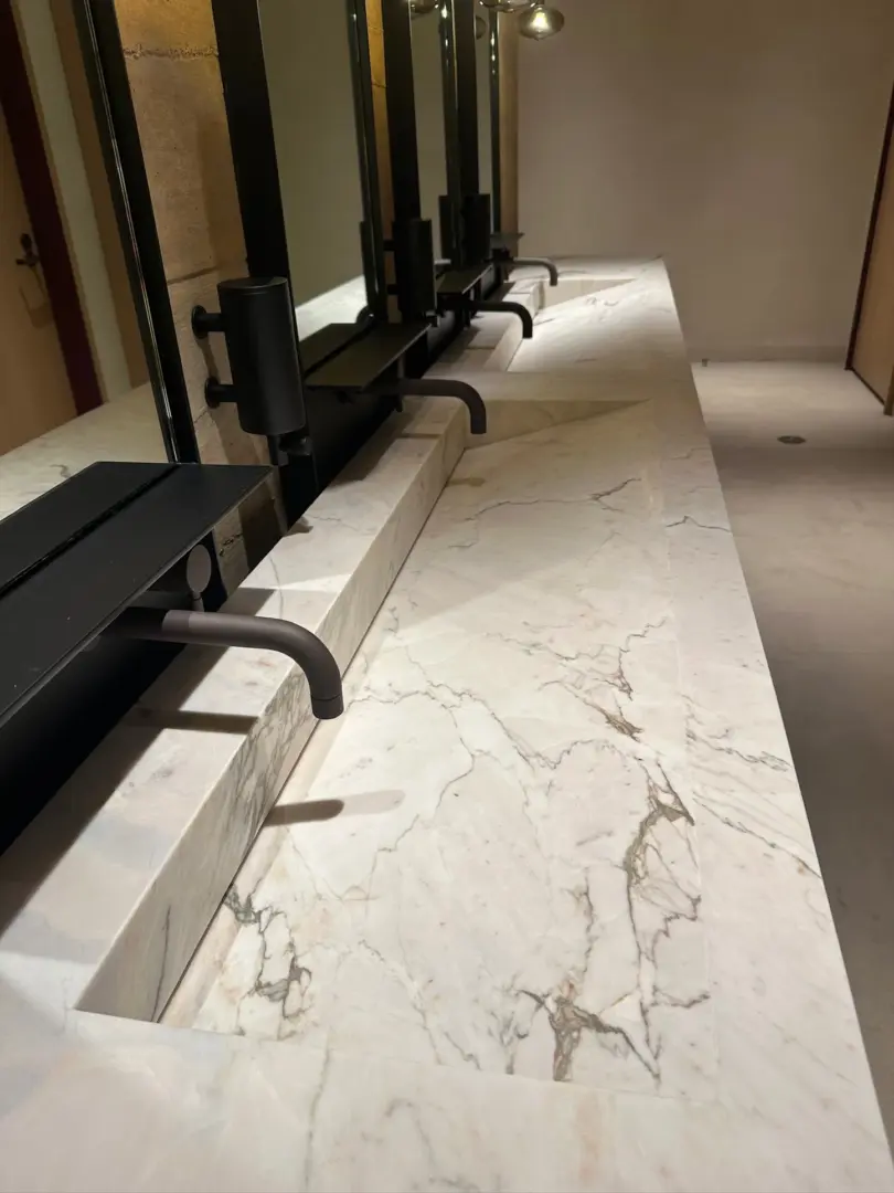 Architects: Aidlan Darling , BAR Architects, LA: Surface Design | Designer: BAMO | Builder: Cello Maudru Construction | Material: Calacatta Raffaela Marble Polished Slab