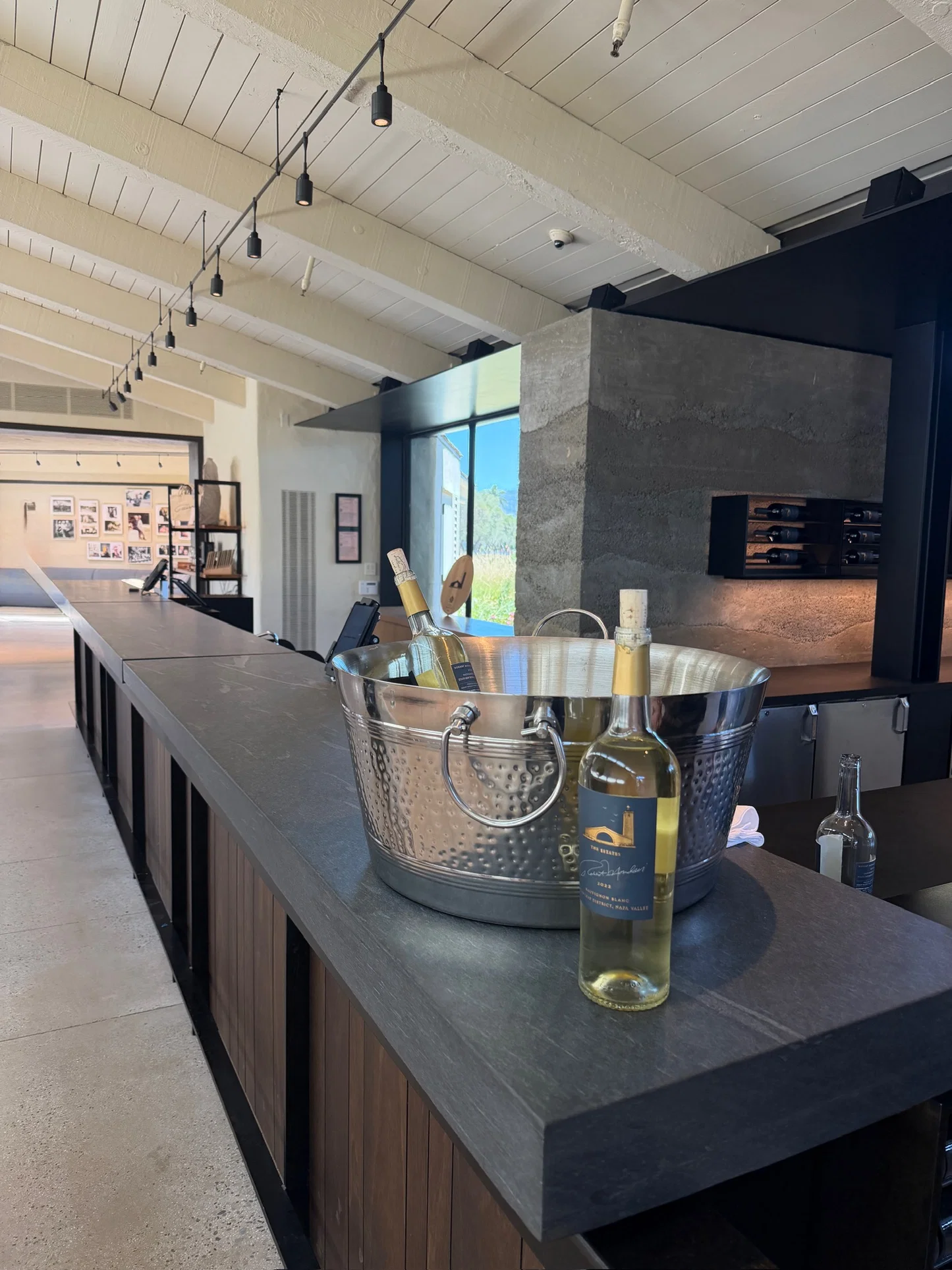 Architects: Aidlan Darling , BAR Architects, LA: Surface Design | Designer: BAMO | Builder: Cello Maudru Construction | Material: Pietro del Cardozo Limestone